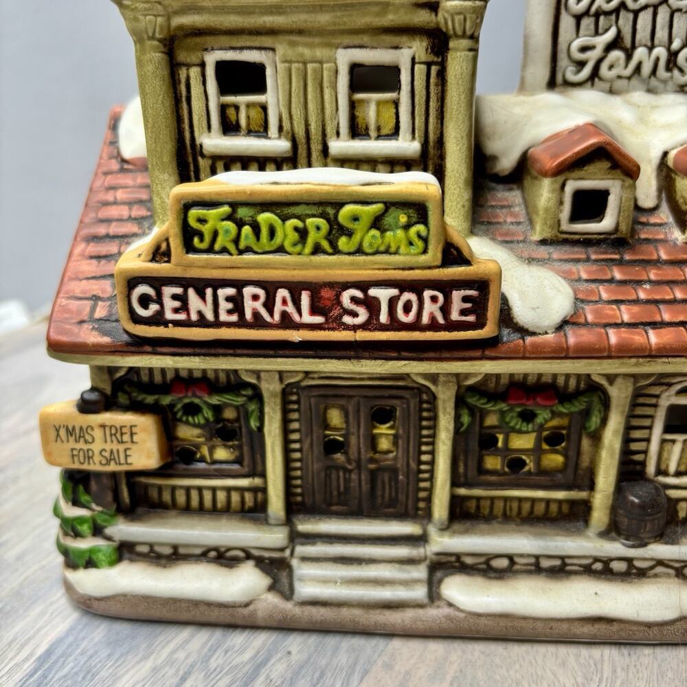 Christmas Village-Lefton China Trader Tom's General Store Lighted House - Picture 3 of 4